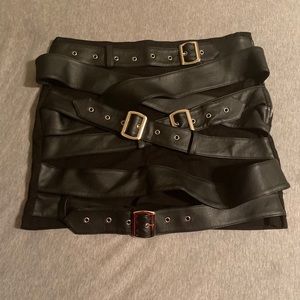 black buckle skirt
